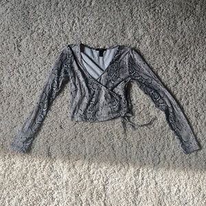 Snake skin pattern going out top